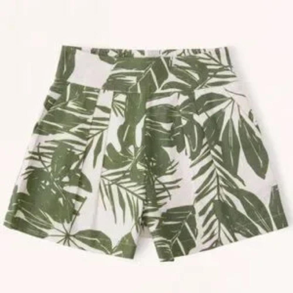 Abercrombie & Fitch Set Shorts with Green Tropical Print Top
